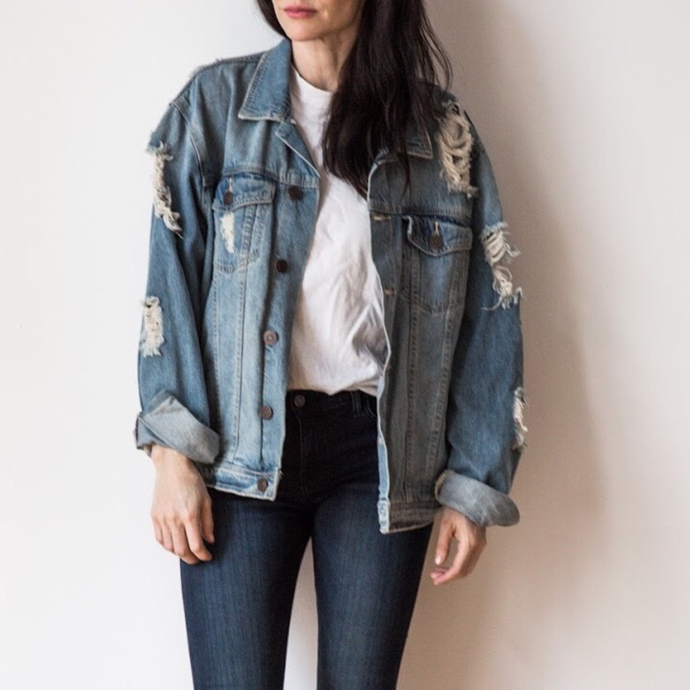 FOREVER 21 Distressed Men’s Denim Jacket